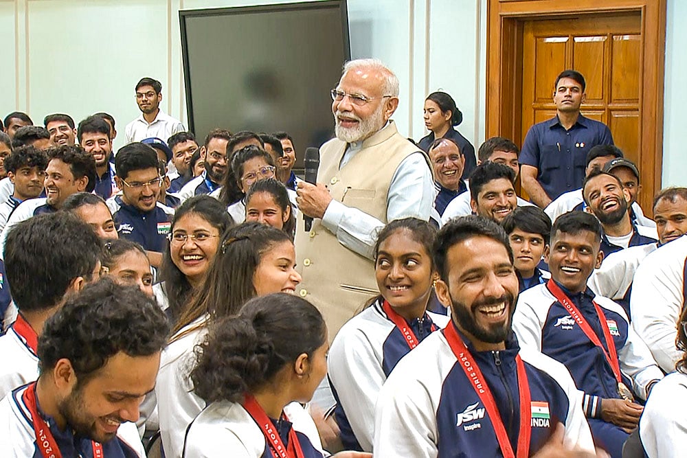 | Photo: PTI : Paris Paralympic 2024: Narendra Modi with Paralympics contingents